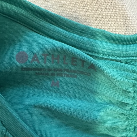 Athleta Pacifica Contoured Tank Top Medium Green 1/4 Zip Rouched Pocket Fitness - Picture 5 of 9